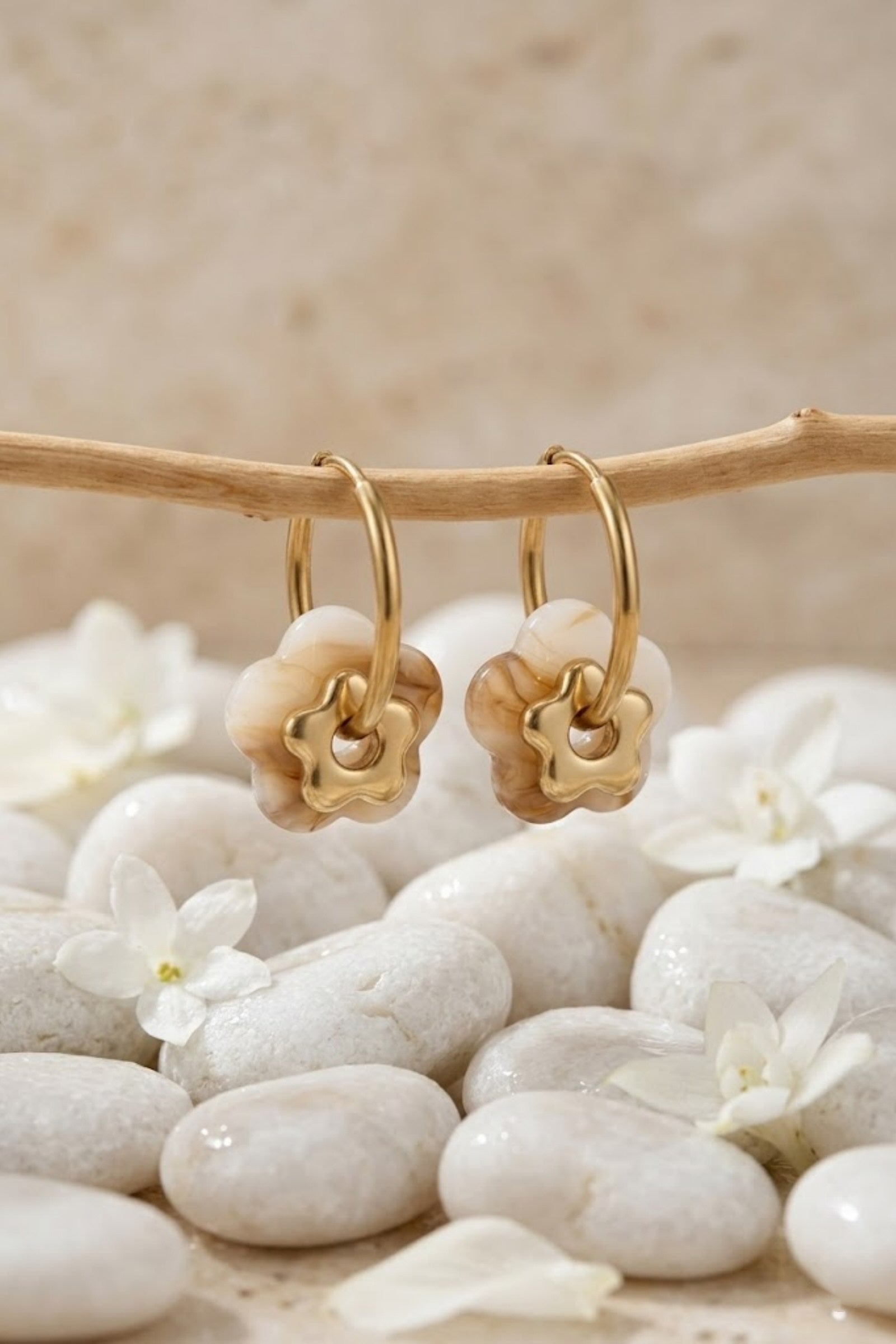 Boucles d’oreilles fleur créole  blanche bohème chic