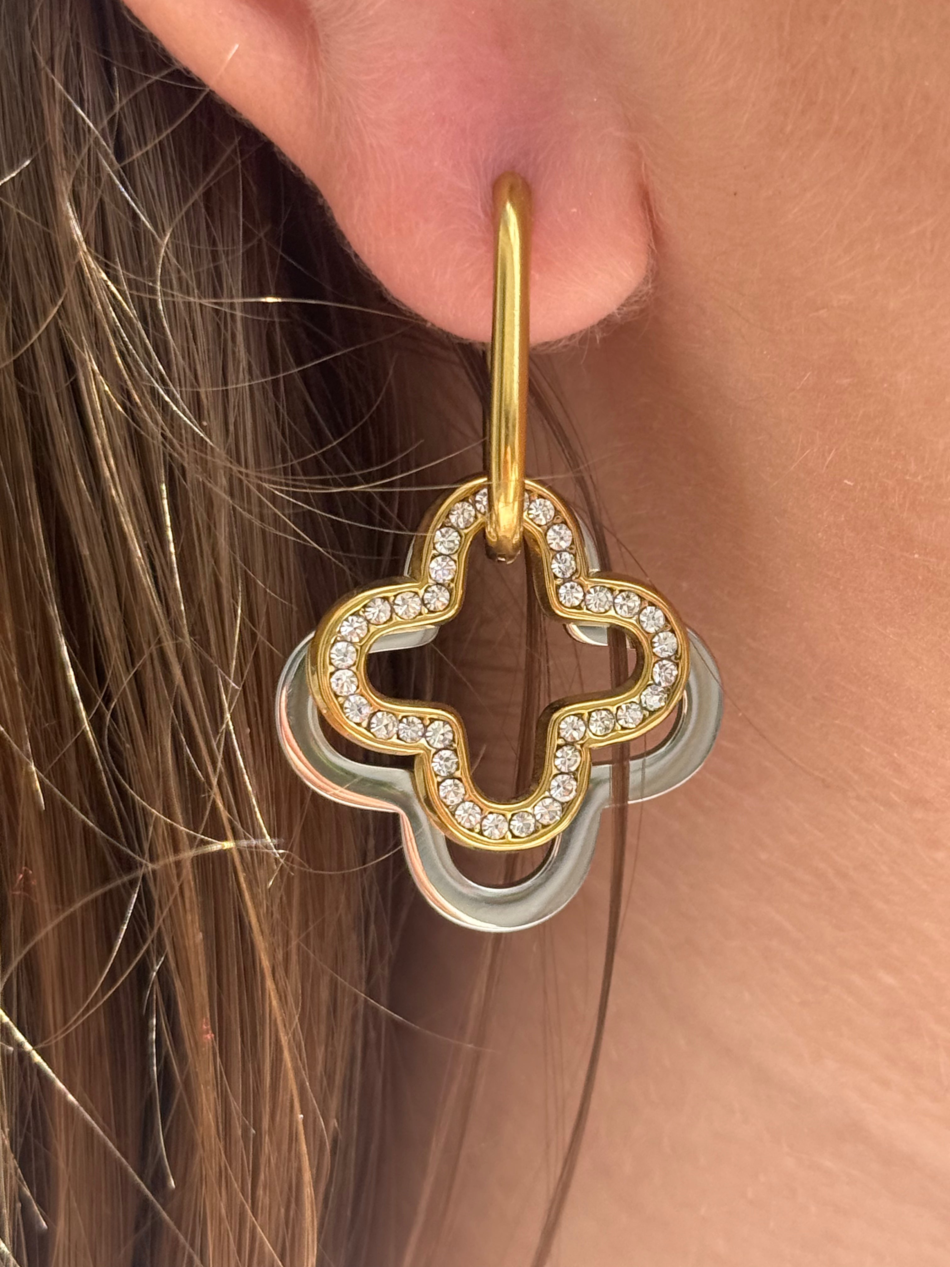 ✨ Boucles d’Oreilles Trèfle Élégance Dorée – Acier Inoxydable