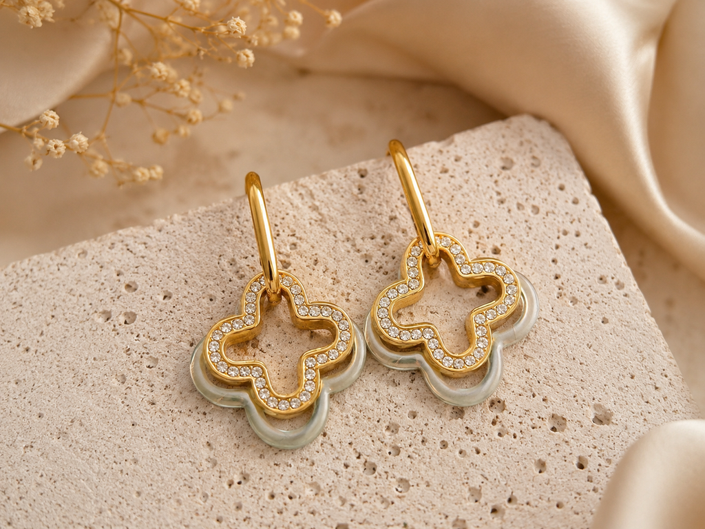 ✨ Boucles d’Oreilles Trèfle Élégance Dorée – Acier Inoxydable