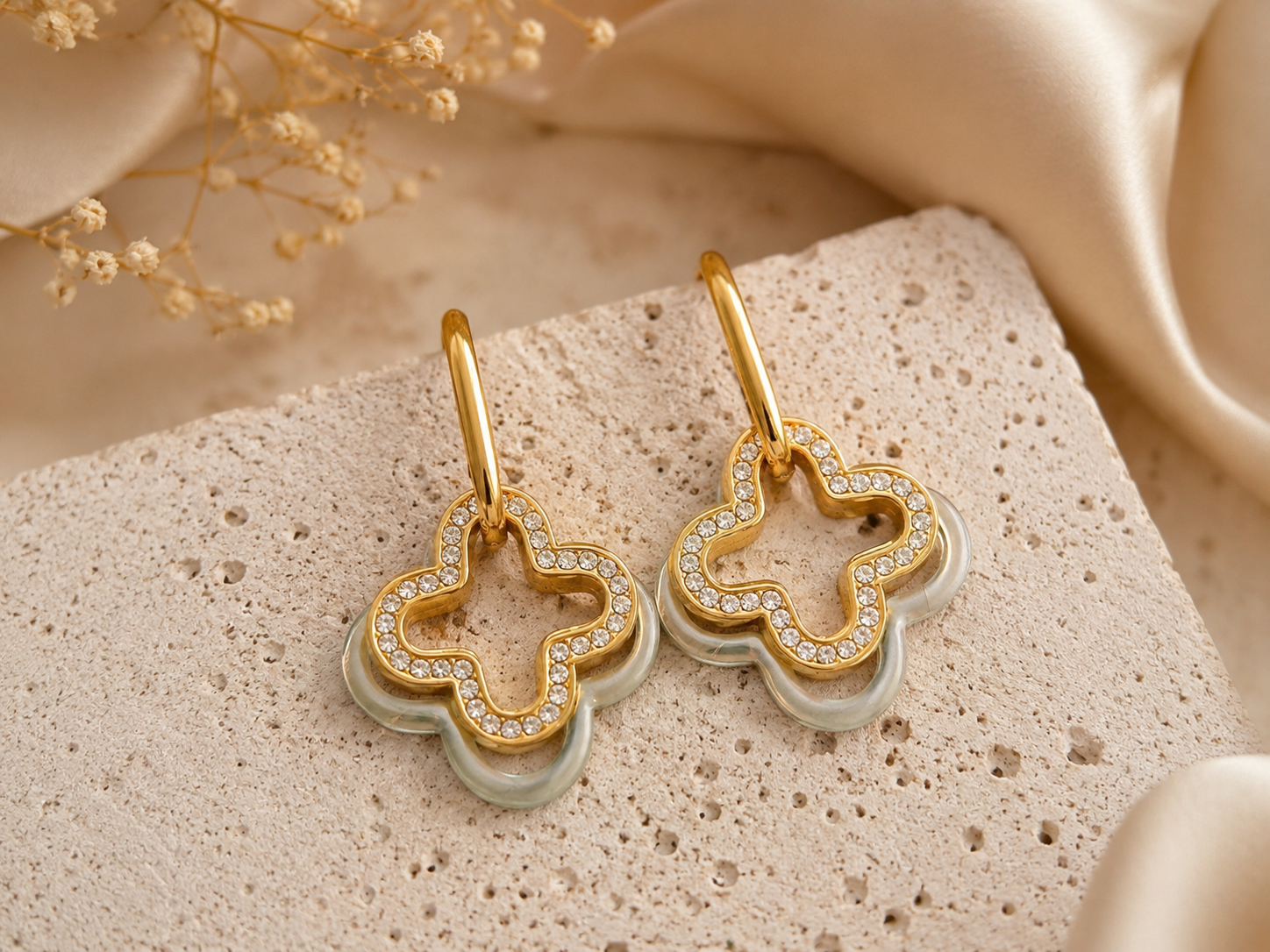 ✨ Boucles d’Oreilles Trèfle Élégance Dorée – Acier Inoxydable